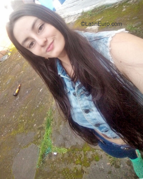 Date this voluptuous Colombia girl Leidy trujillo from Aremenia CO30667