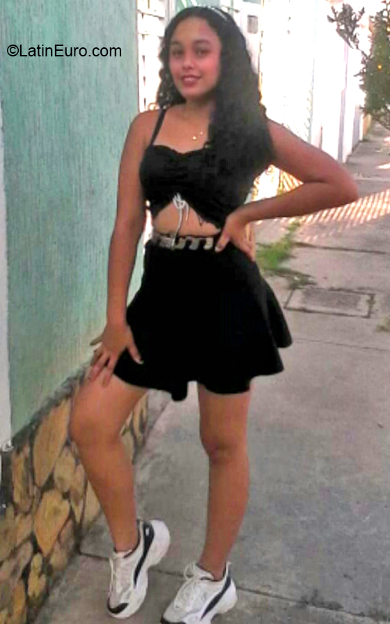 Date this good-looking Venezuela girl Neyli from Maracay VE4022