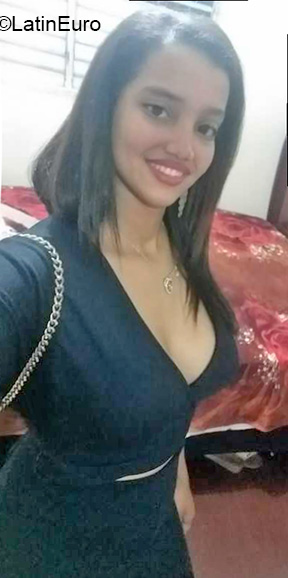Date this attractive Dominican Republic girl Darelis from Santo Domingo DO40099