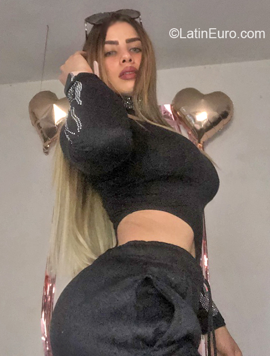 Date this beautiful Colombia girl Legna from Bogota CO30681