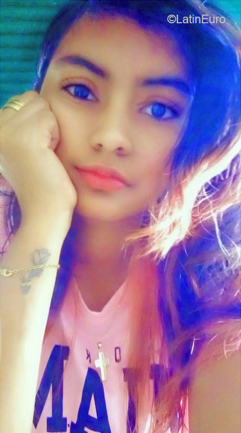 Date this good-looking Venezuela girl Alejandra from Valencia VE4025