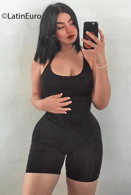 Date this hot Venezuela girl Emma from Maracay VE4030