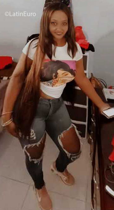 Date this hard body Dominican Republic girl Yolanda from Santo Domingo DO40126