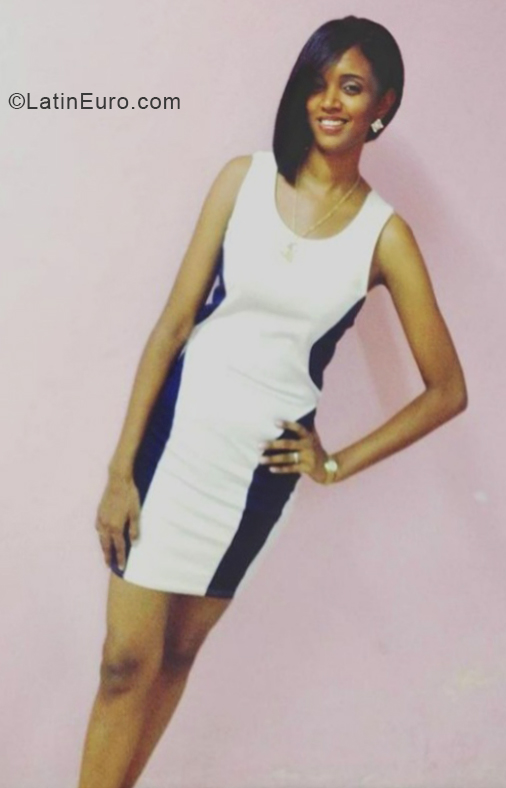 Date this happy Dominican Republic girl Yis from Santo Domingo DO40134