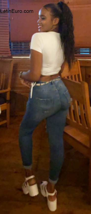 Date this sensual Dominican Republic girl Yomairy from San Pedro de Macoris DO40145