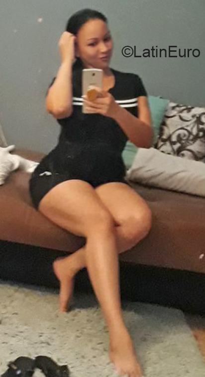 Date this exotic Dominican Republic girl Anny from Santo Domingo DO40147