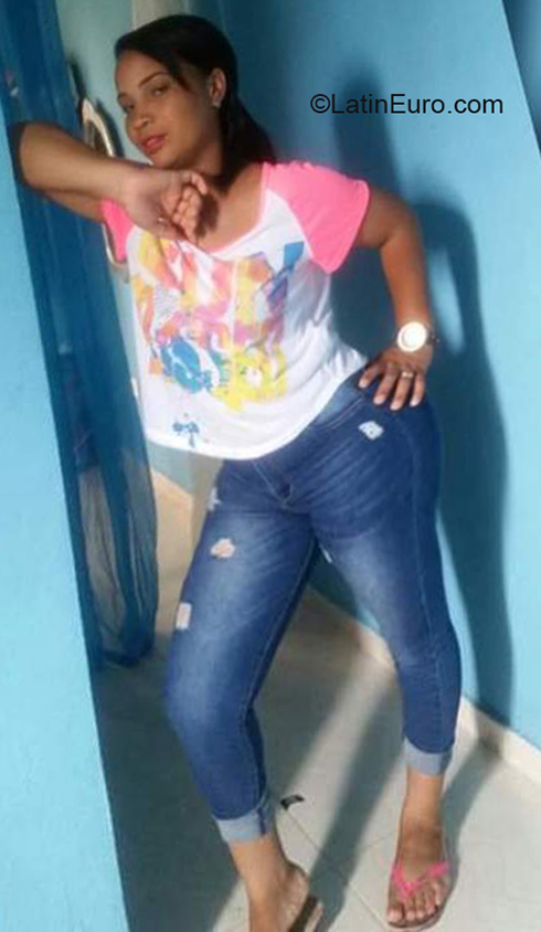 Date this happy Dominican Republic girl Clarisa from Santiago DO40150