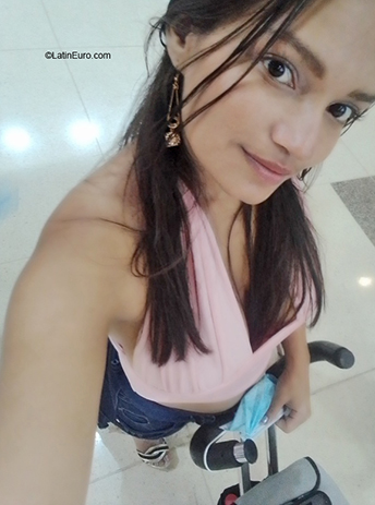 Date this stunning Colombia girl Paola from Villavicencio CO30740