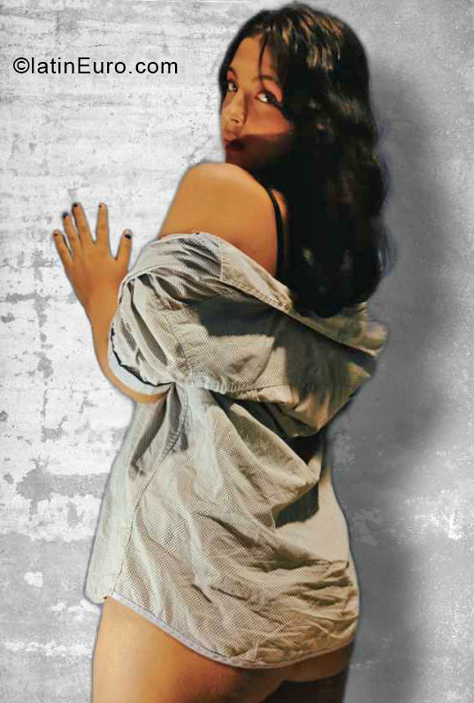 Date this hot Colombia girl Valentina from Bucaramanga CO30767