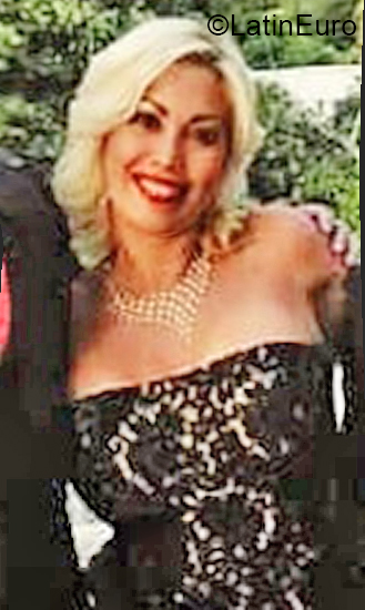 Date this gorgeous Venezuela girl Meraury from Caracas VE4058