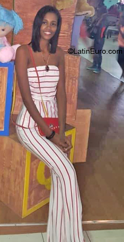 Date this gorgeous Dominican Republic girl Esras from Santo Domingo DO40191