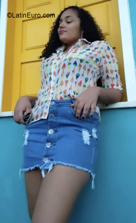 Date this tall Brazil girl Flavia from Feira De Santana BR11445