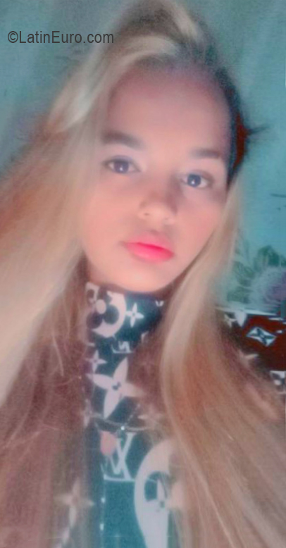 Date this foxy Venezuela girl Carolina from Acarigua VE4063
