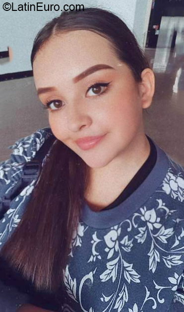 Date this sultry Colombia girl Valentina from Bucaramanga CO31521