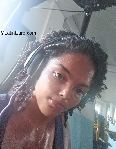 Date this funny Brazil girl Amanda from Salvador BR11454