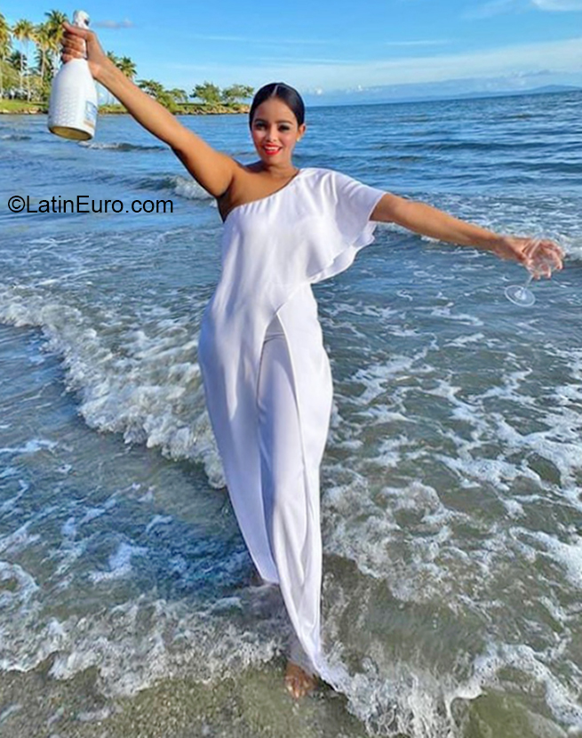 Date this passionate Dominican Republic girl Marian from Samana DO40232
