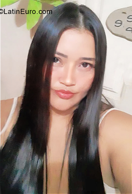 Date this voluptuous Brazil girl Neuziane from Coari BR11474