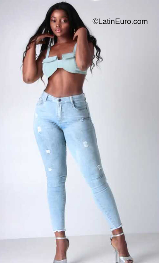 Date this foxy Colombia girl Alexandra from Cali CO30958