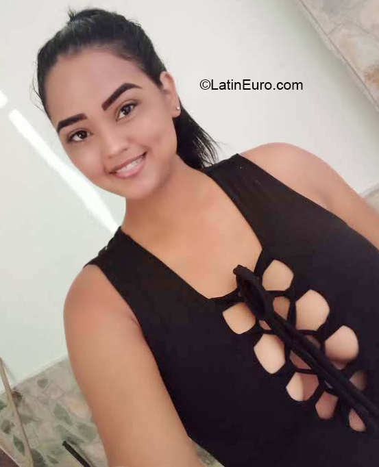 Date this lovely Venezuela girl Ferna from Valencia VE4094