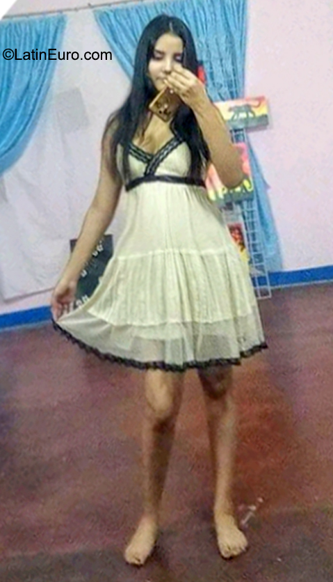 Date this young Venezuela girl Laura from Barinas VE4097