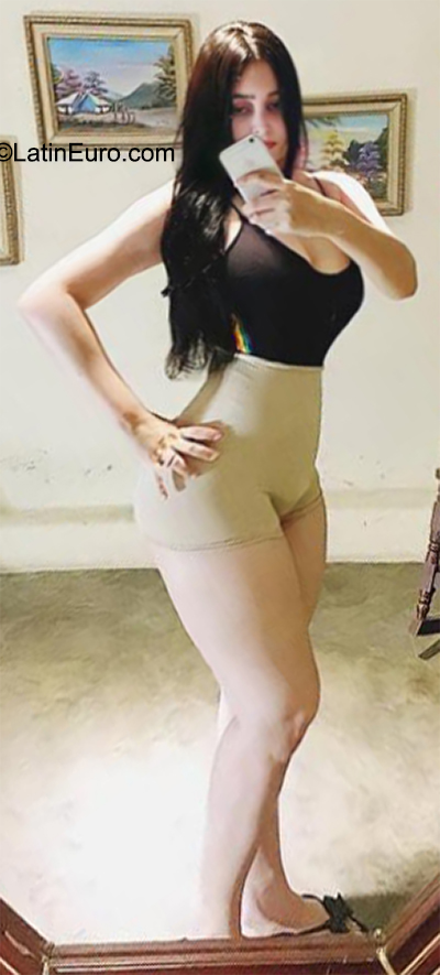 Date this happy Ecuador girl Astrid from Guayaquil EC871