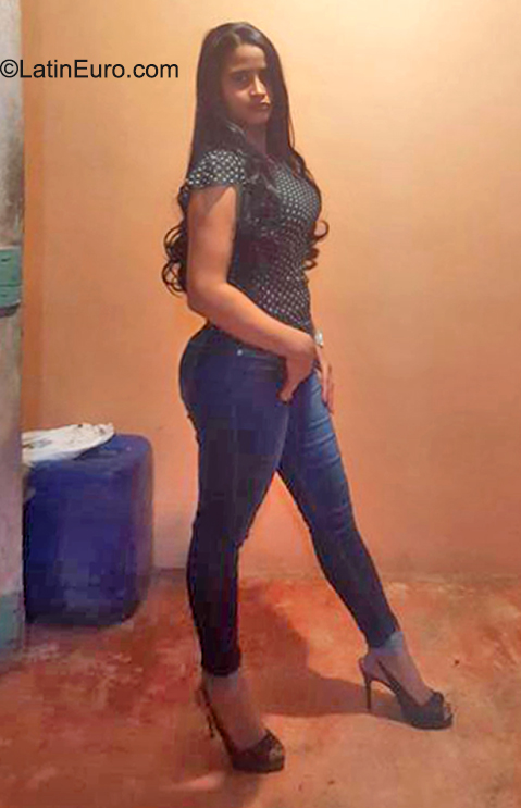 Date this gorgeous Dominican Republic girl Kary from La Vega DO40314