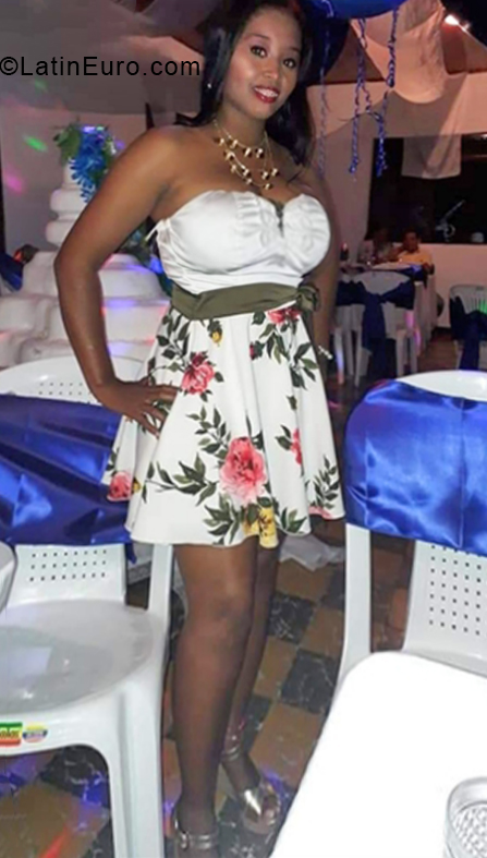 Date this beautiful Colombia girl Rosa from Cali CO31017