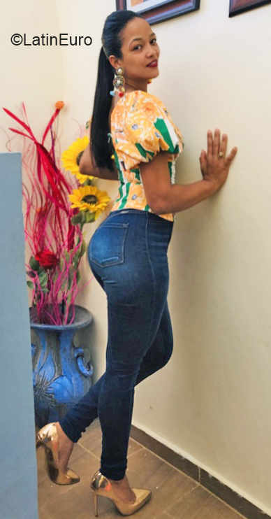 Date this athletic Dominican Republic girl Gabriela from Mao DO40328