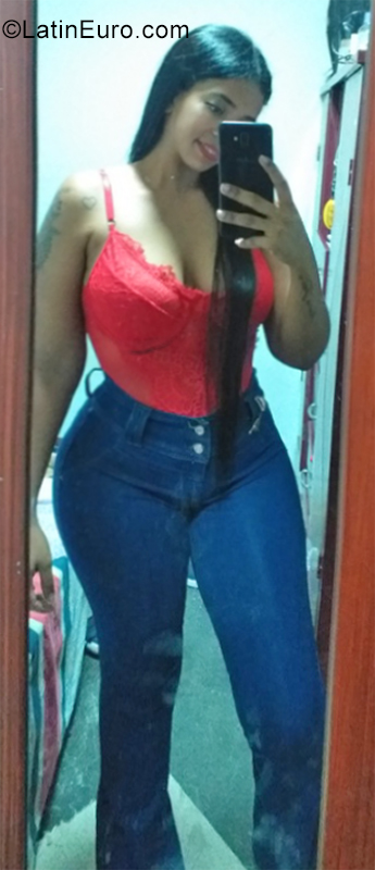 Date this voluptuous Colombia girl Angelica from Cali CO31064