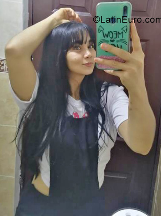 Date this sultry Colombia girl Martina from Cartagena CO31075