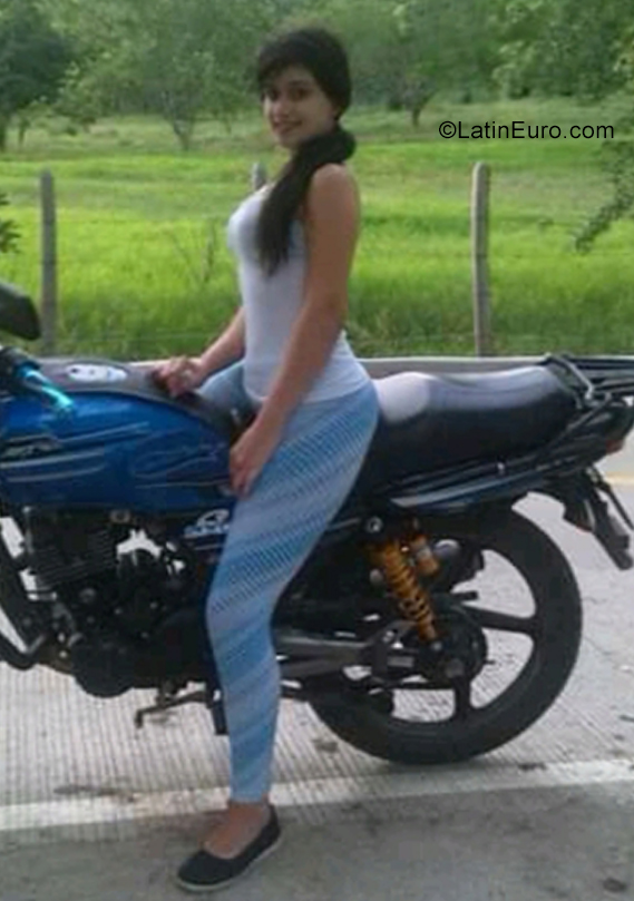 Date this nice looking Colombia girl Geraldin from Medellin CO31079