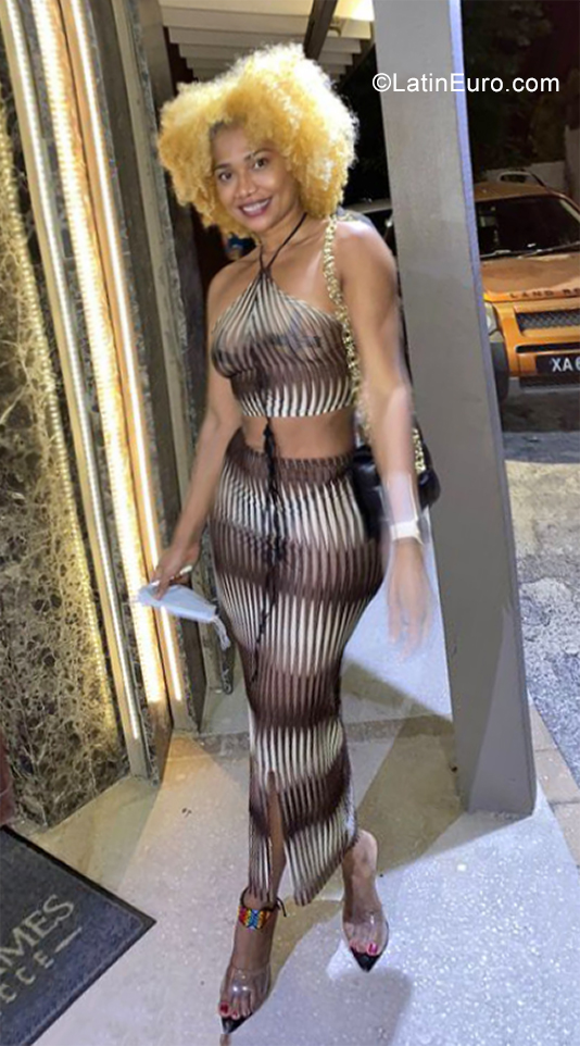 Date this passionate Barbados girl Allyson from Barbados BB37