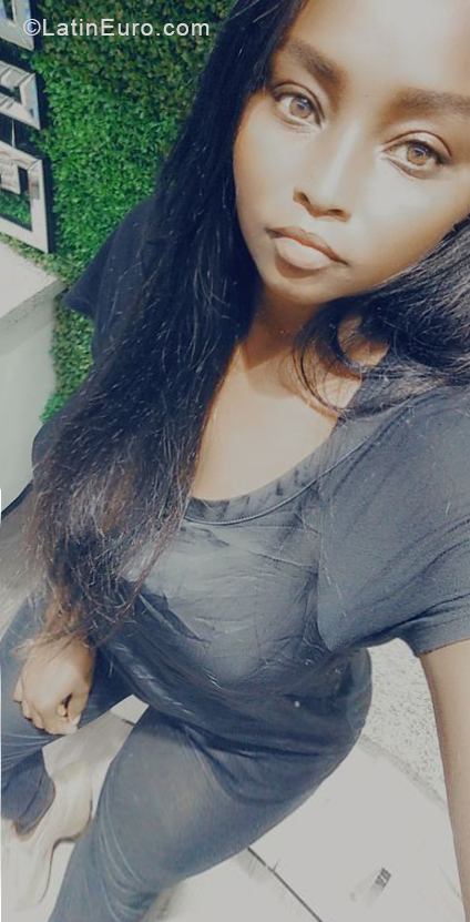 Date this hard body Dominican Republic girl Flerida from Santo Domingo DO40402
