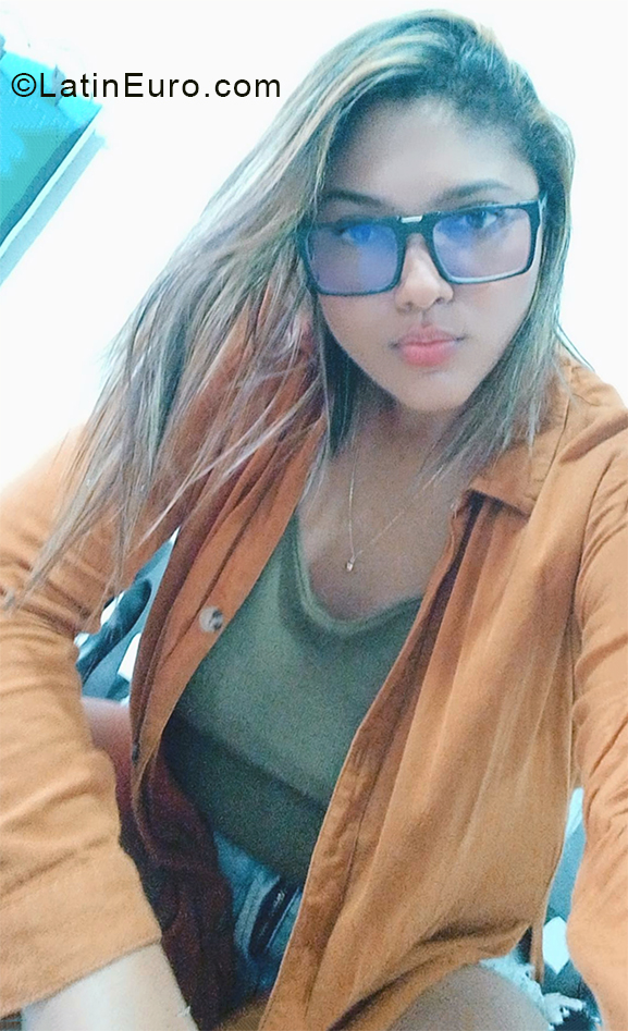 Date this sultry Colombia girl Andrea from Barranquilla CO31128