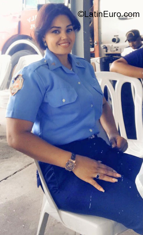 Date this foxy Dominican Republic girl Iris from Santo Domingo DO40421