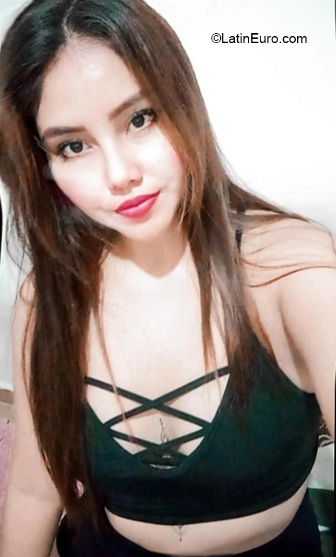 Date this lovely Bolivia girl Kattaleya from Santa Cruz BO133