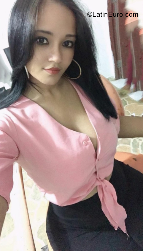 Date this georgeous Dominican Republic girl Fina from Santiago De Lo Caballero DO40444