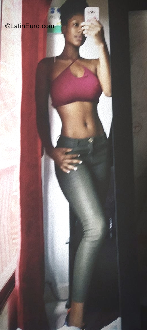 Date this athletic Colombia girl Aricela from Medellin CO31190