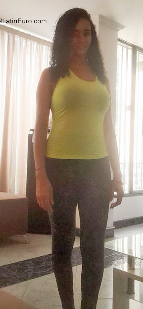 Date this sensual Colombia girl Diana from Cali CO31194