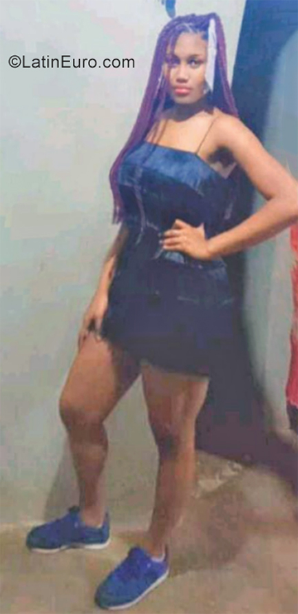Date this georgeous Colombia girl Evarlides from Medellin CO31196