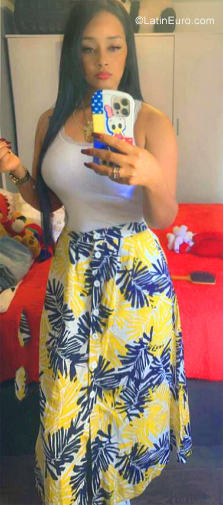 Date this athletic France girl Claidys from Paris FR337