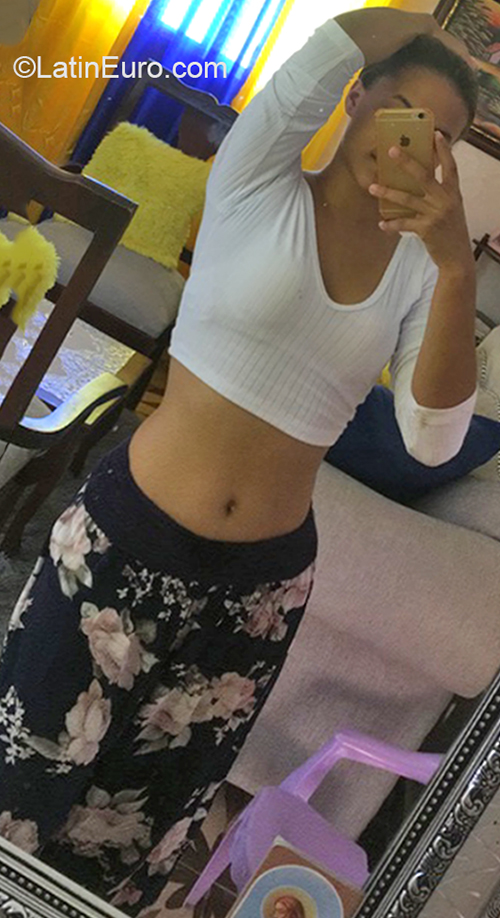 Date this young Colombia girl Winifel from Santo Domingo CO31249