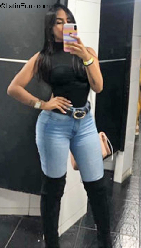 Date this foxy Colombia girl Stefany from Cali CO31279
