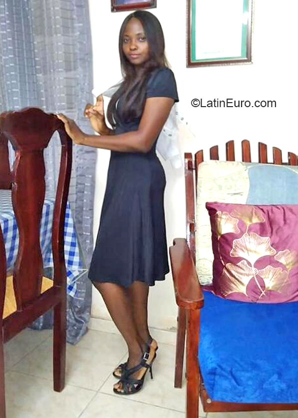 Date this nice looking Dominican Republic girl Ana from Santo Domingo DO40535