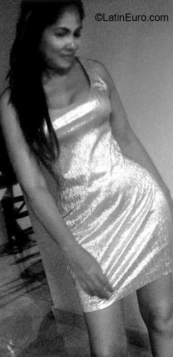 Date this hot Dominican Republic girl Amalia from Santo Domingo DO40547