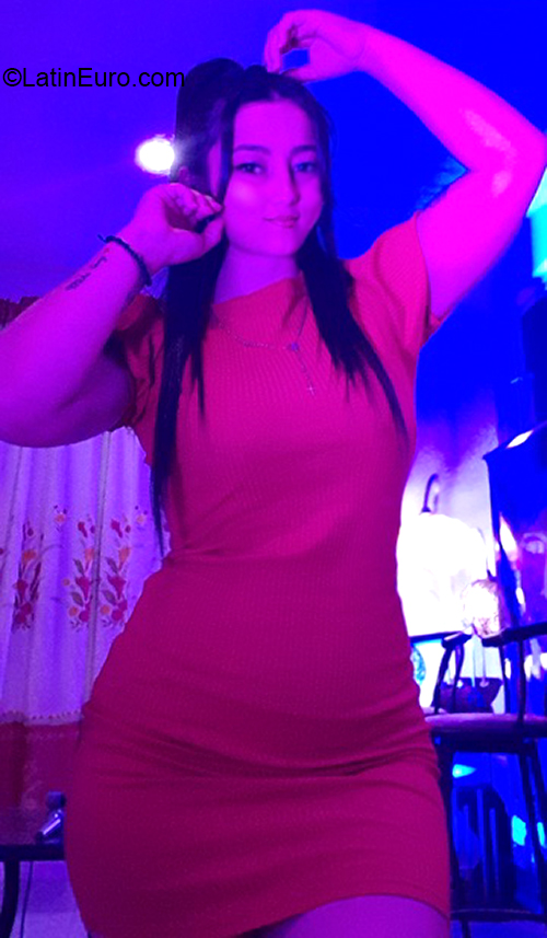 Date this sensual Colombia girl Cris from Cali CO31339
