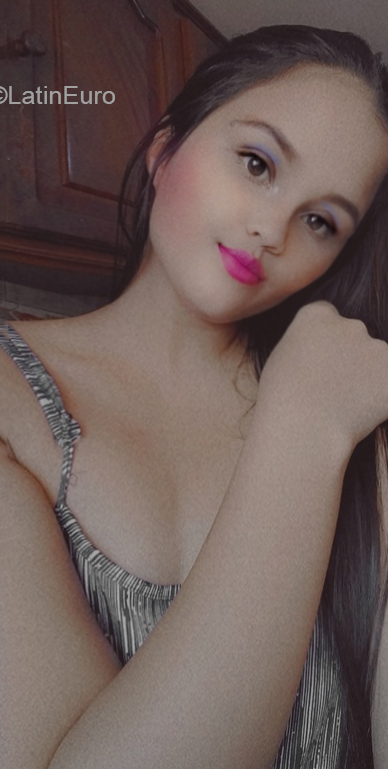 Date this georgeous Venezuela girl Camilahiollm from Valencia VE4147