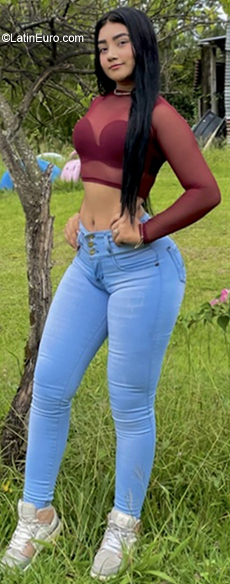 Date this sensual Colombia girl Nata from Neiva CO31354