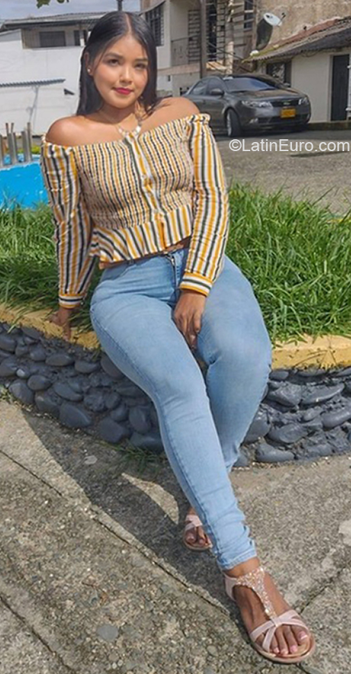 Date this sultry Colombia girl Luz Angelica from Buenaventura CO31380