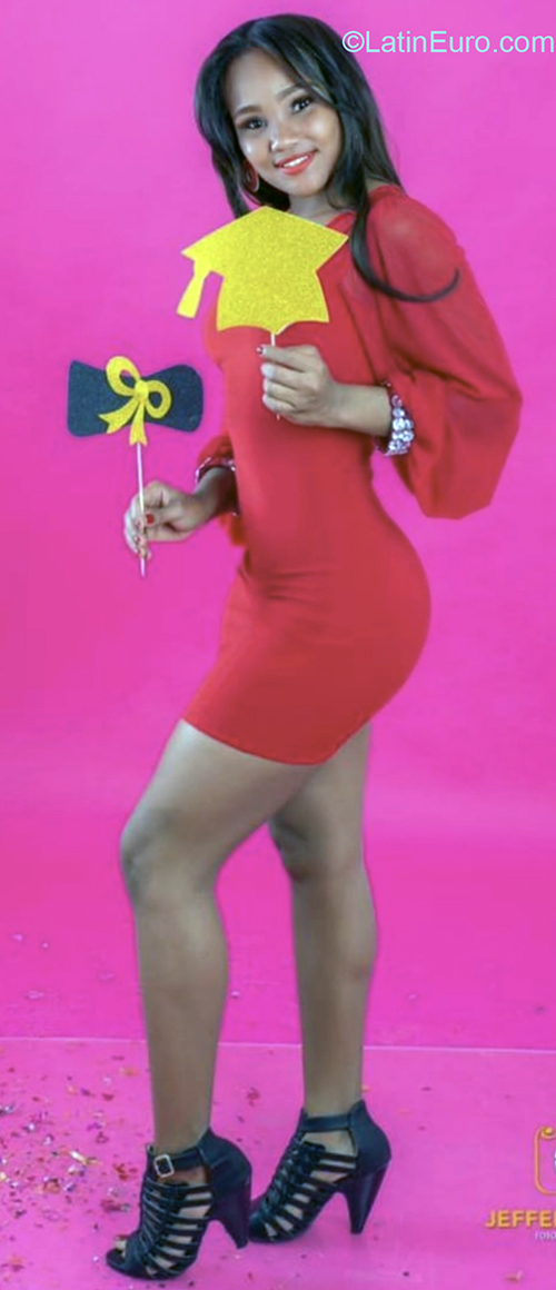 Date this nice looking Dominican Republic girl Estrella from Santo Domingo DO40603